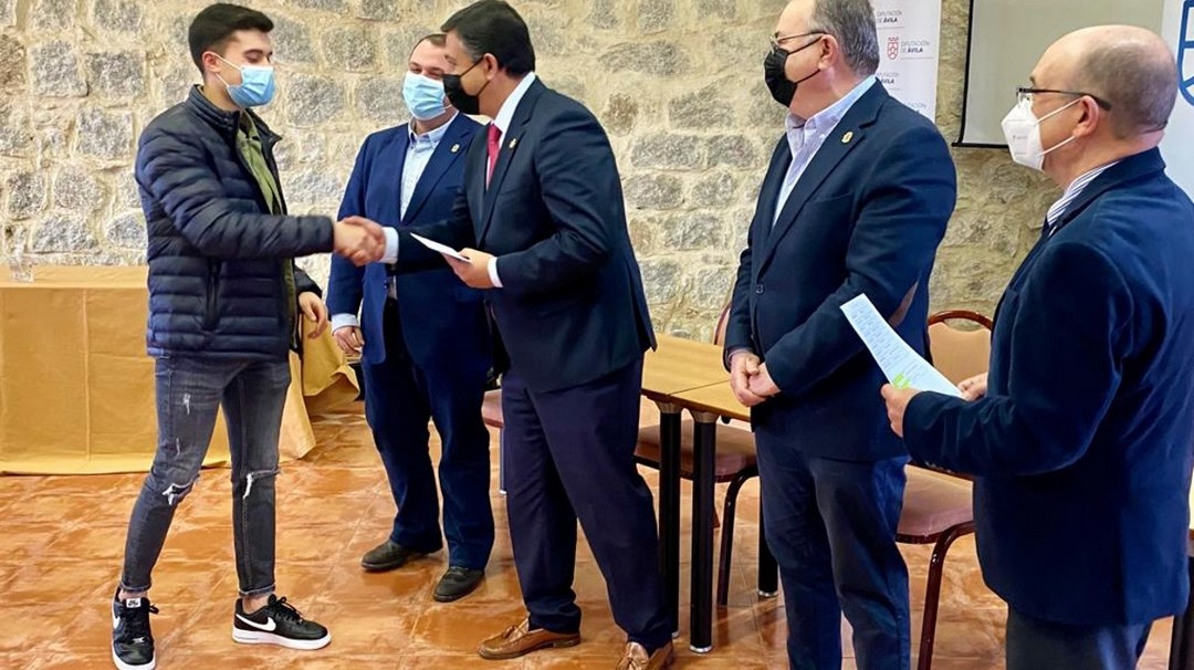 Acto de entrega de las Becas de Transporte y Residencia para los universitarios de la provincia de Ávila